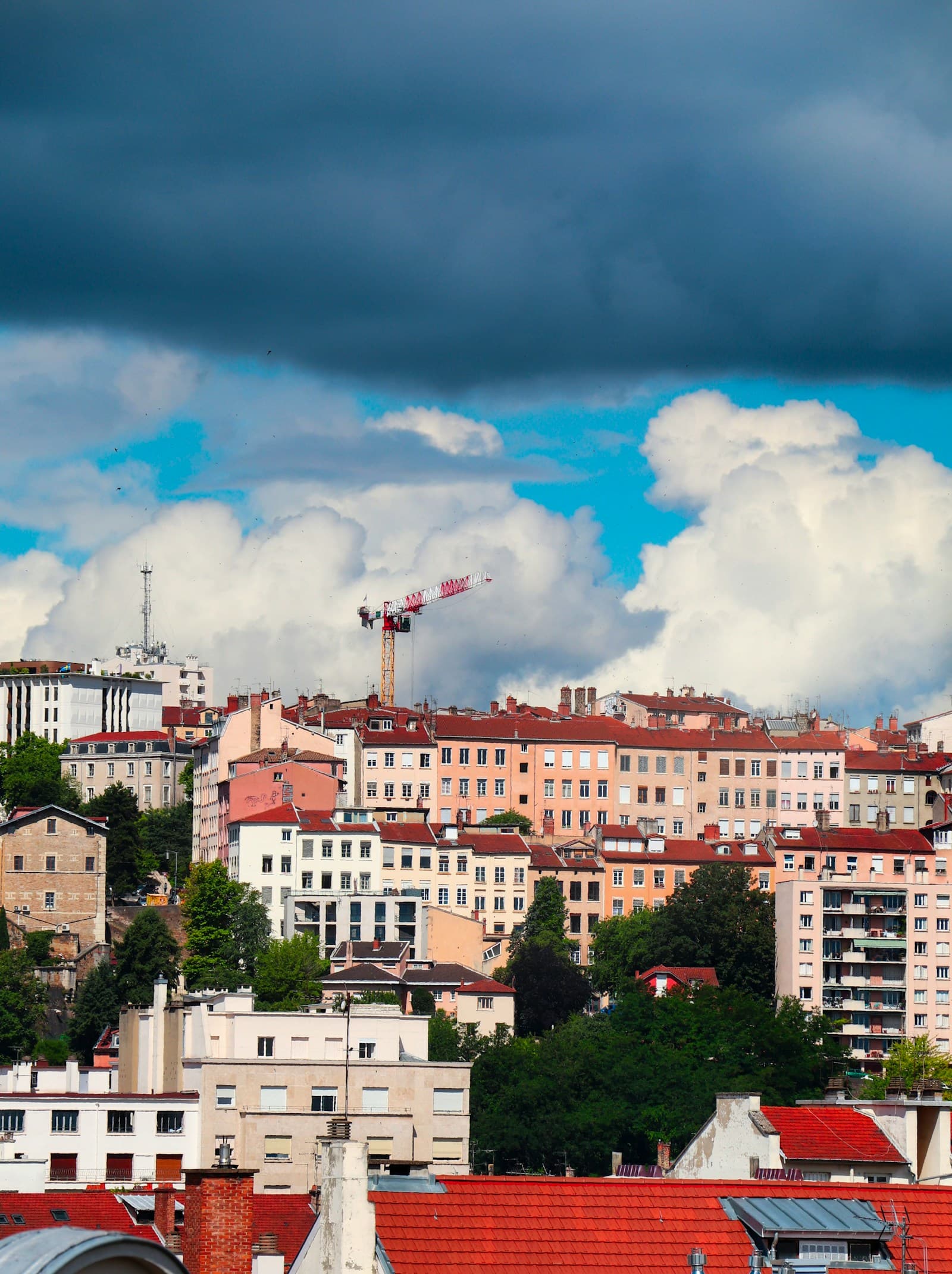 Les façades et les toits des pentes de la Croix-Rousse, à Lyon