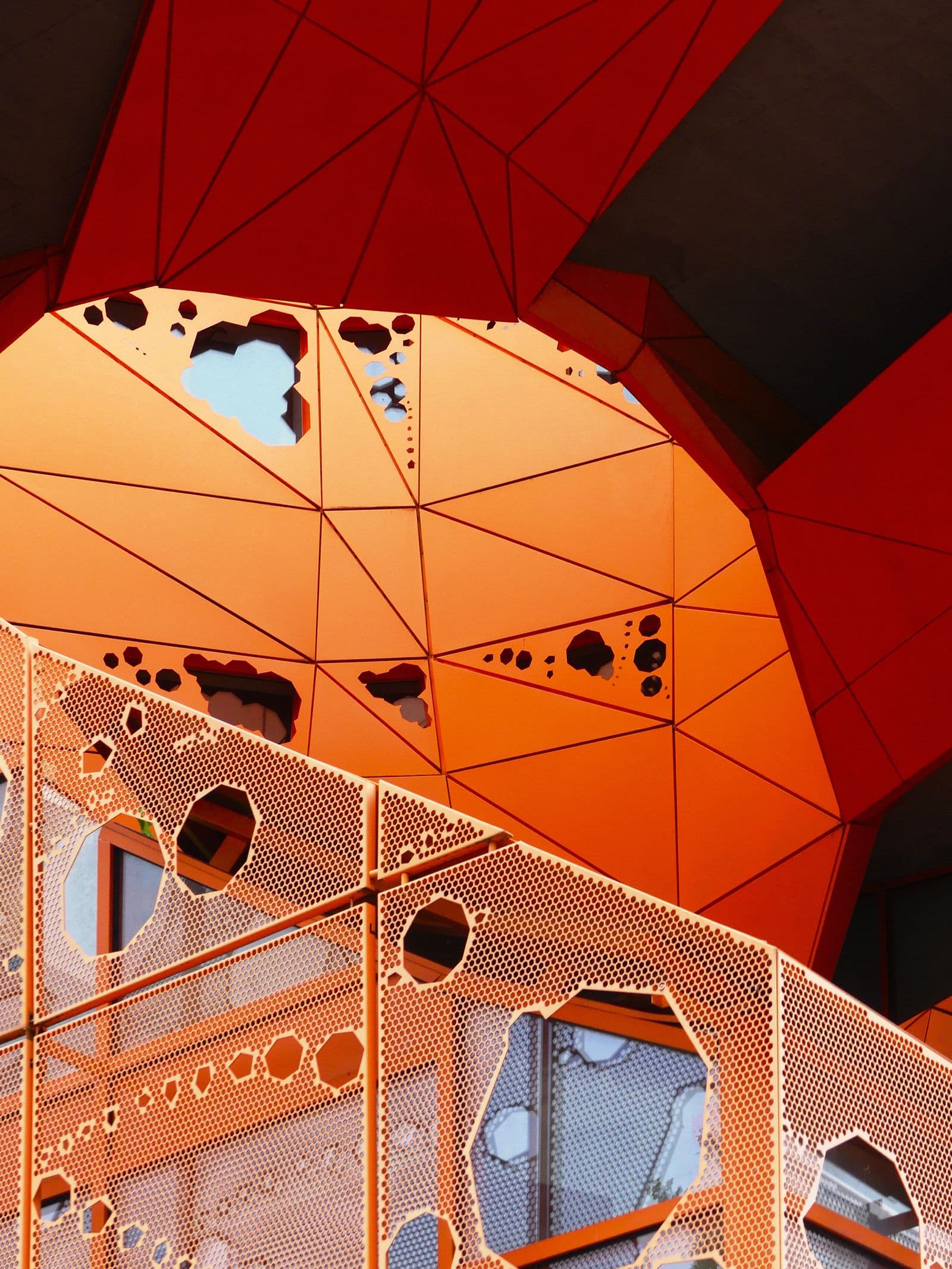 Le Cube Orange, architecture emblématique du quartier de la Confluence, à Lyon 2e