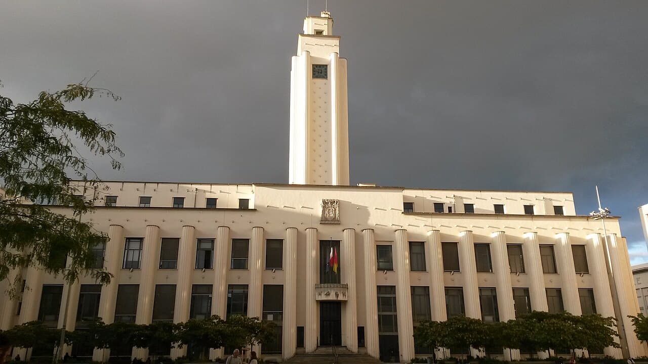 L'hôtel de ville de Villeurbanne, dans le quartier des Gratte-Ciel